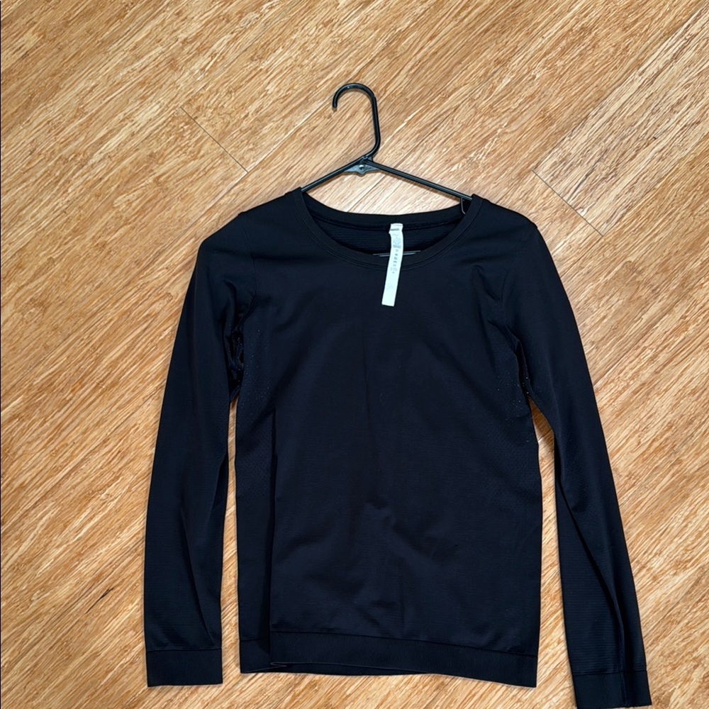 Swiftly Tech Long-Sleeve Shirt 2.0
Waist Length